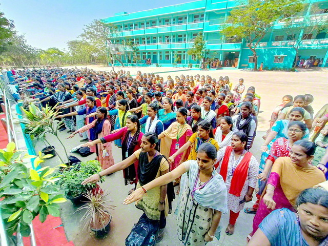 インド・創価池田女子大学で誓い輝く「世界友好の日」の集い やっさんのブログ