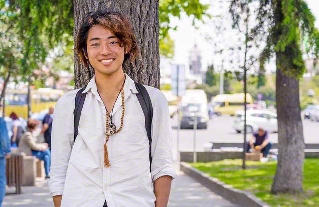 世界を旅していた頃の小松さん（本人提供）