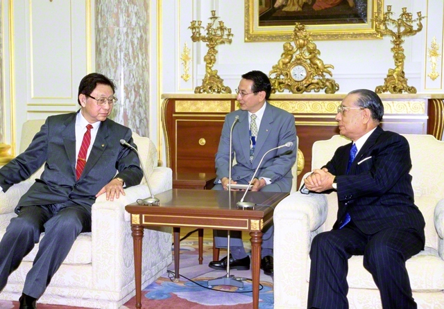 ❖ 創価学会 ❖ 池田大作先生から頂いた 英国アンティークティーポット 
