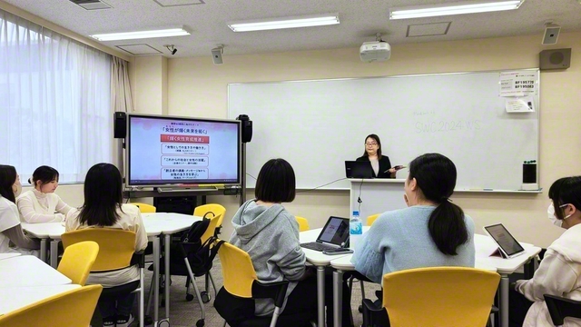 「偉人に学ぶ女性の生き方」と題する勉強会。中国の「人民の母」とうたわれる鄧穎超について学ぶ