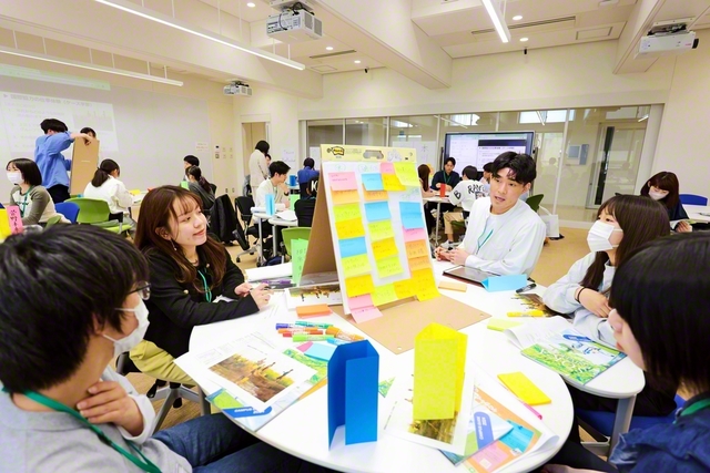 5月のオープンキャンパスで行われた探究型プログラム「国際協力につながる大学での学びとは？」の一幕