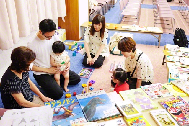 未就学児のいる家庭向けにキッズスペース。さらに保護者向けの家庭教育懇談会を実施された