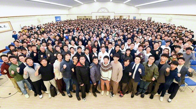 小説『人間革命』の研さんに励み、集い合った中部男子部の友。“新時代の山本伸一”との誇りを胸に決意を新たにした