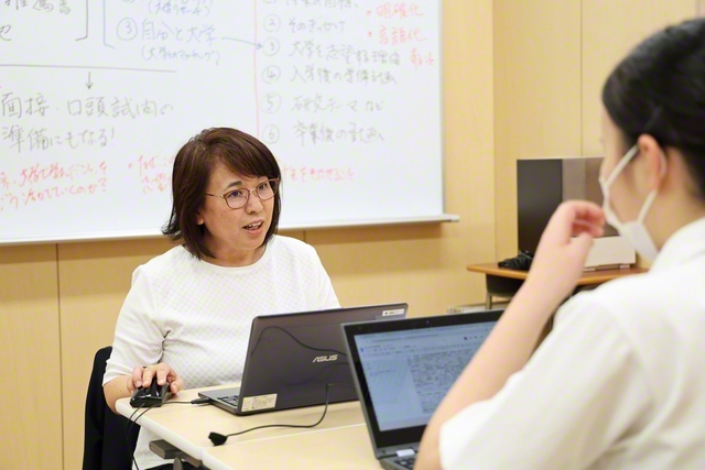1回の面談は30分。生徒は講師からしっかりアドバイスを受けることができる