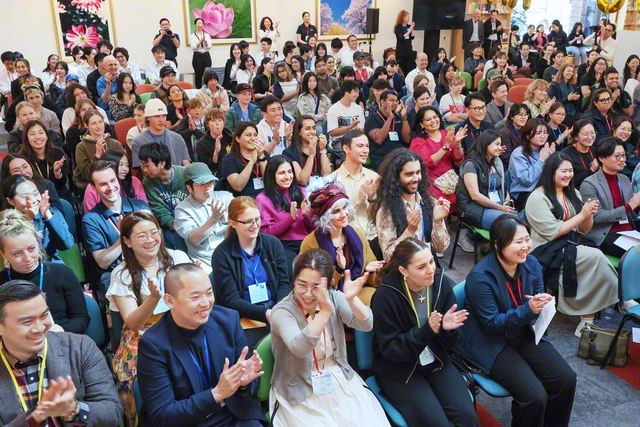 私もあなたも、みんな大人材！――後継の友が広布拡大へ飛躍を誓い合った（ウェリントン会館で）