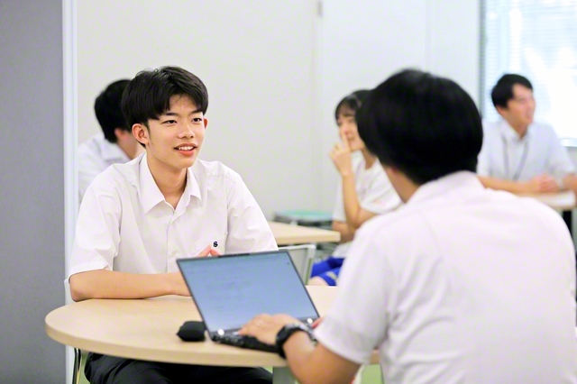 こまやかに行われる「進路・学習面談」