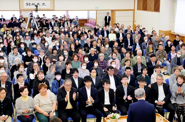 岩見沢文化会館と8会館を結んで開かれた大空知・旭川総県合同の地区部長会。限界突破の前進を誓った