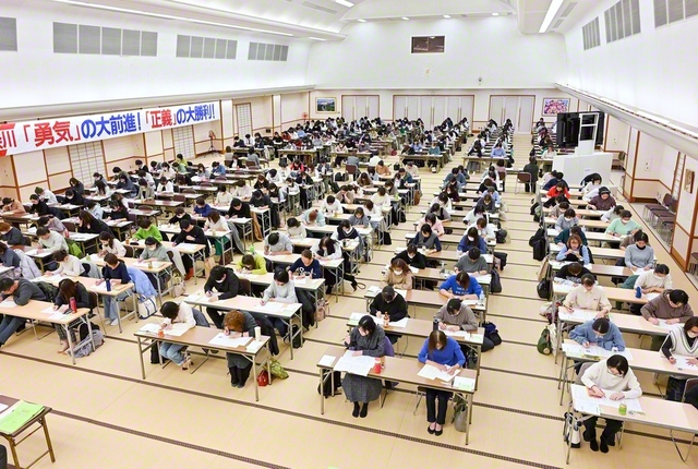 【東海道】「多忙な中でも時間を見つけて、御書を学び抜きました」「信心の確信がさらに深まりました」――神奈川・横浜池田講堂で受験した友からは喜びの声が続々と