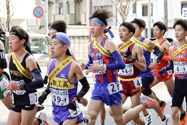 男子第75回全国高等学校駅伝競走大会〉 関西創価が負けじ魂の力走