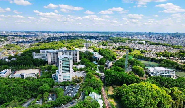 学生一人一人の可能性を開く学習環境が整う創価大学（東京・八王子市）