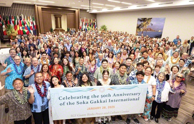 “妙法という平和の種を蒔き続ける尊い人生を共に！”――次の50年へ飛翔を開始したグアムの集い（グアム池田平和文化会館で）
