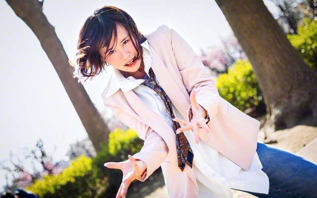 全力で、カッコよく！――音楽が流れると、スイッチが入ったように踊り出す福田さん。年間150回近いライブ活動を行っている