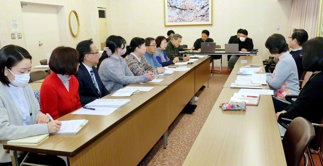 荒川総区の未来部連絡協議会。ライン組織の長も参加し、毎月、真剣に開催してきた（2月14日、荒川文化会館で）