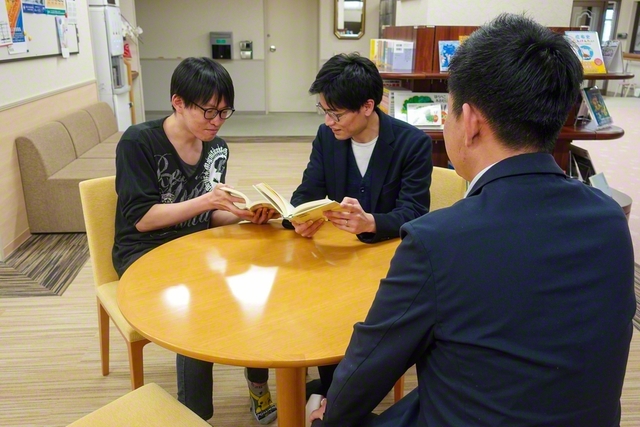 小説『新・人間革命』を学ぶ福井総県男子部の友ら