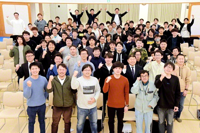 福井県鯖江市にある鯖江平和会館に集い合った福井総県男子部の友（3月22日）