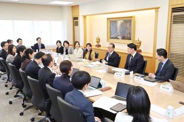 学会の青年世代と慶應義塾大学の井手教授による勉強会（2月25日、世界聖教会館で）