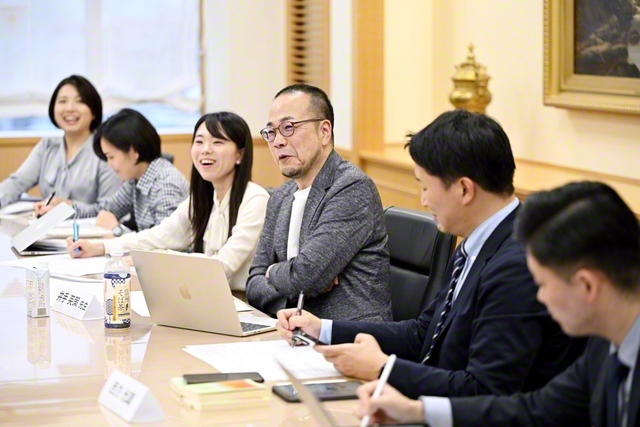 学会の青年世代と慶應義塾大学の井手教授が活発に意見交換（4月25日、世界聖教会館で）