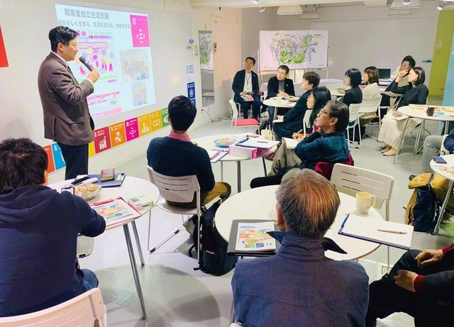 商店街がSDGsをどのように活用するかを議論したセミナー。商店主らが参加し、活発な意見が交わされた