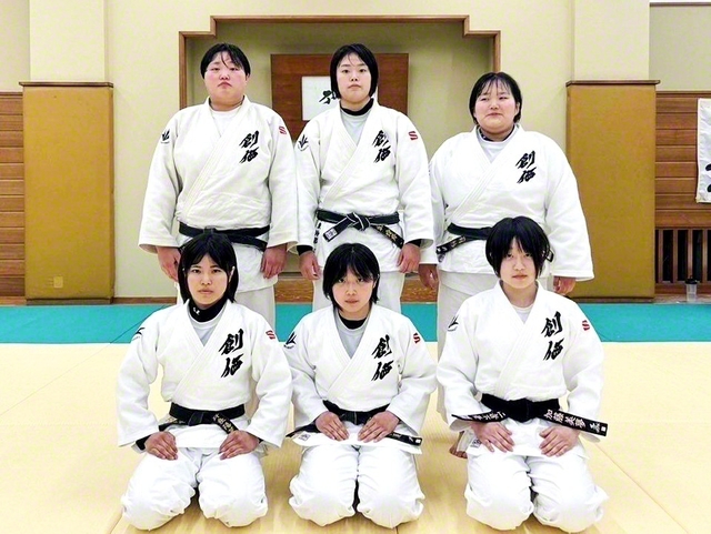 全国大会出場を決めた創価大学柔道部女子チーム