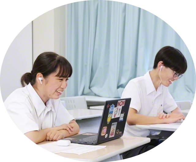 　“未来の学園生”からの質問に笑顔で答える現役学園生