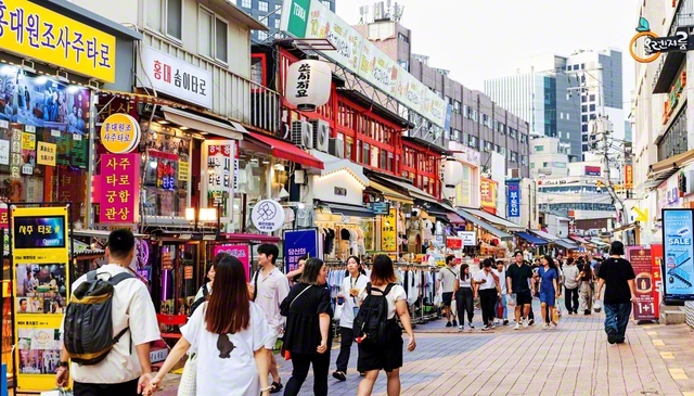 若者が集まるソウルの街・弘大（ホンデ）。サブカルチャーの発信地として知られる