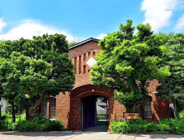 豊多摩刑務所の遺構「旧豊多摩監獄表門」（東京・中野区、2015年撮影）