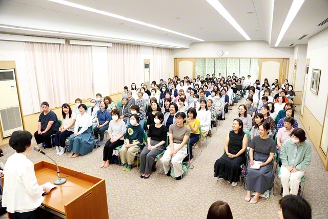 さらなる広布前進を決意し合った埼玉・浦和大勝区の女性部の友（さいたま緑文化会館で）