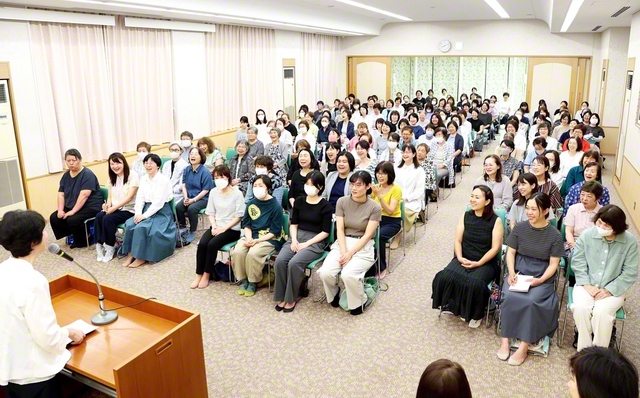さらなる広布前進を決意し合った埼玉・浦和大勝区の女性部の友（さいたま緑文化会館で）