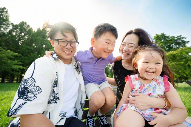 「かなわないと思っていた願いが、全部かなっている」。仲の良い家族と幸せをかみ締める（左から立山さん、藍さん、朋子さん、希羽ちゃん）