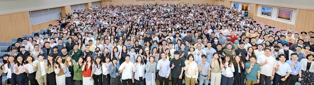 【台湾】台湾青年部の総会は、高雄文化会館で開かれた。2人の女子部員が励まし合って人間革命に挑む模様を報告。起業家として活躍するメンバーとのトークセッションも。多くの会友も参加した（5月3日）