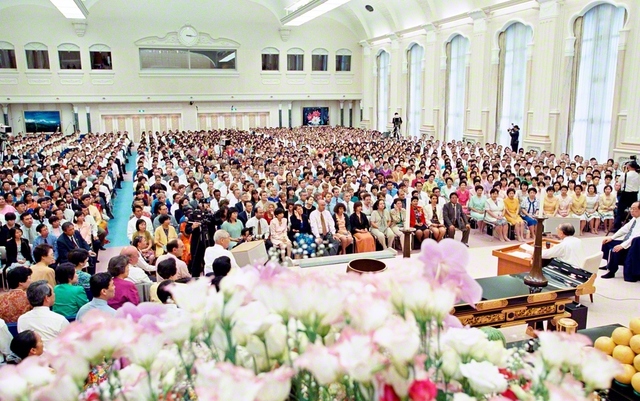 1999年7月、八王子の東京牧口記念会館で開催された「7・3」記念第35回本部幹部会。池田先生は、「目的観の確立」を巡る牧口先生の主張を紹介しながら、「ここに、人生と社会の根本問題がある」と強調。「先生の主張どおりに、『究極の目的観』をいだき、もっとも正しい道を進んでいるのが、皆さまなのである」と呼びかけた