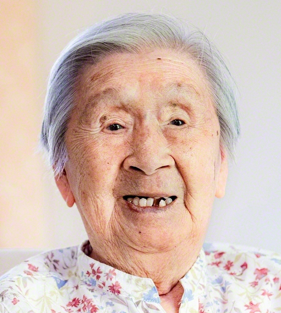 野路シヅ子さん（98）＝女性部員。天下一の褒め上手。ファン多し。「その服ええなあ。似合ってるよ」と褒め続け、後日その服をもらった。今着ている服がそれ。