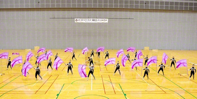 躍動の舞を披露し、全国大会の出場を決めた創価エアレンデル（埼玉・彩の国くまがやドームで）