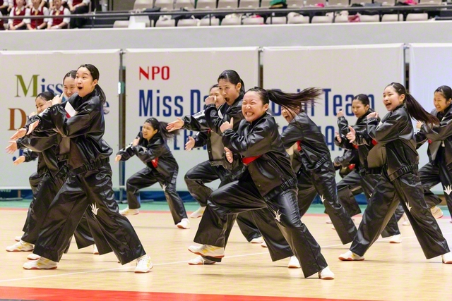 仲間と心一つに青春乱舞！――皆が個性を輝かせ、迫力のパフォーマンスを披露した関西創価中学のダンス部（駒沢オリンピック公園総合運動場・屋内球技場で）
