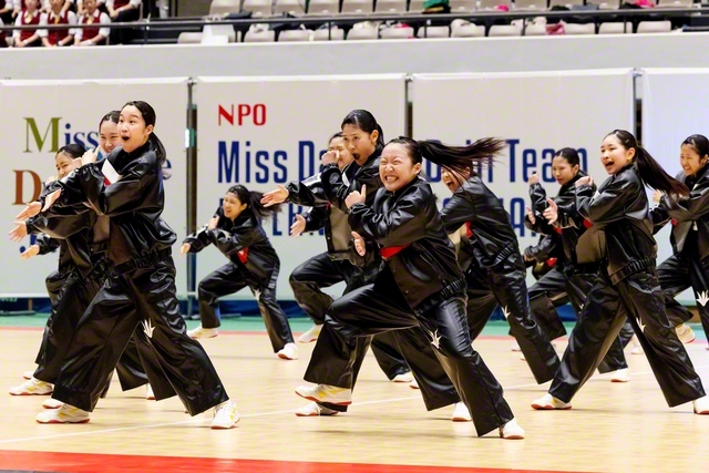 仲間と心一つに青春乱舞!――皆が個性を輝かせ、迫力のパフォーマンスを披露した関西創価中学校のダンス部(東京・駒沢オリンピック公園総合運動場・屋内球技場で)