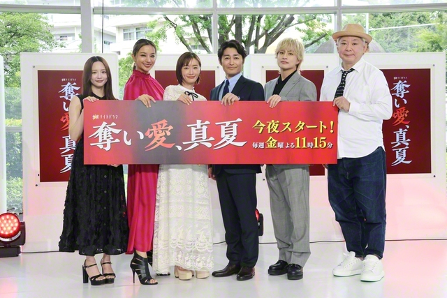 左から森香澄、高橋メアリージュン、松本まりか、安田顕、白濱亜嵐、鈴木おさむ