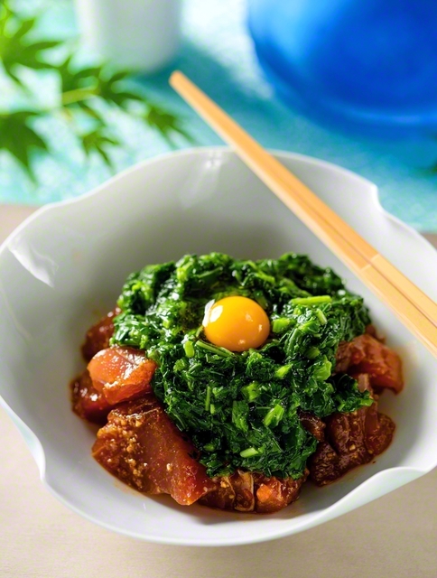 カツオとモロヘイヤのユッケ（1人分　約152kcal/塩分1.6g）