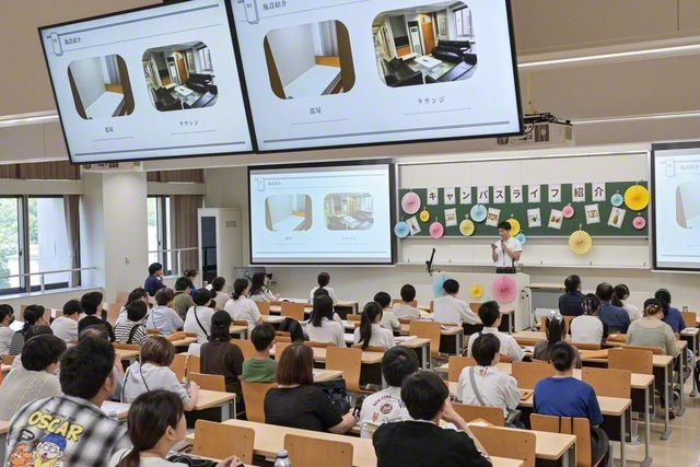 「現役生によるキャンパスライフ紹介~寮・クラブ~」では、リアルな寮生活やクラブの魅力が語られた(同)