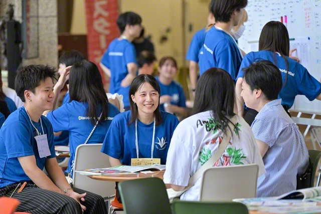 受験生や保護者からの質問に答える「なんでも相談コーナー」では、現役学生が真摯に質問に答える(同)
