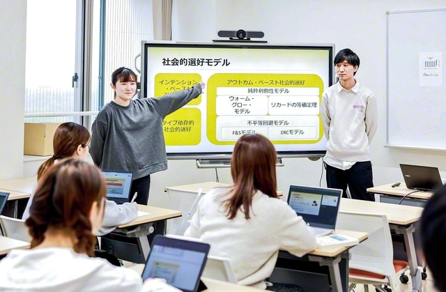 ビジネスの現場で生きる力を育む経済経営学部。ワークショップ型の授業などを通して、課題の解決に向けた学びを深める