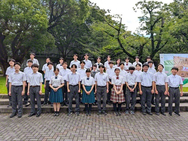優勝に輝いた創価中学の創価雄弁会(泥谷咲部長)と、堂々の「第3位」を獲得した創価高校の創価雄弁会(山口康一部長)