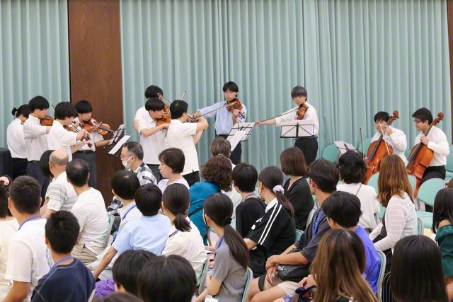 京阪弦楽団による流麗な演奏が大会に花を添えた