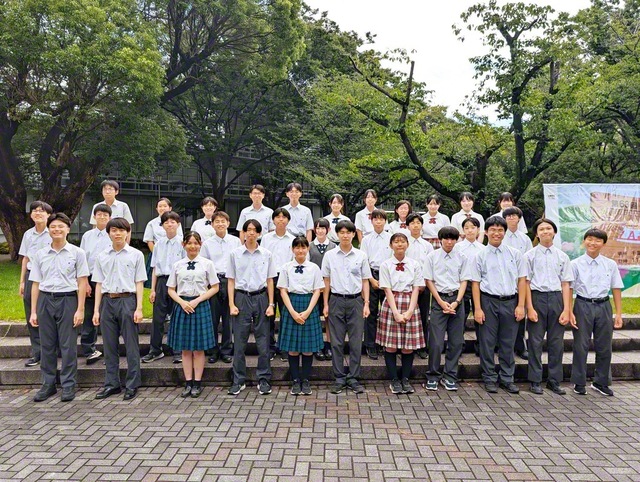 優勝に輝いた創価中学の創価雄弁会(泥谷咲部長)と、堂々の第3位を獲得した創価高校の創価雄弁会(山口康一部長)