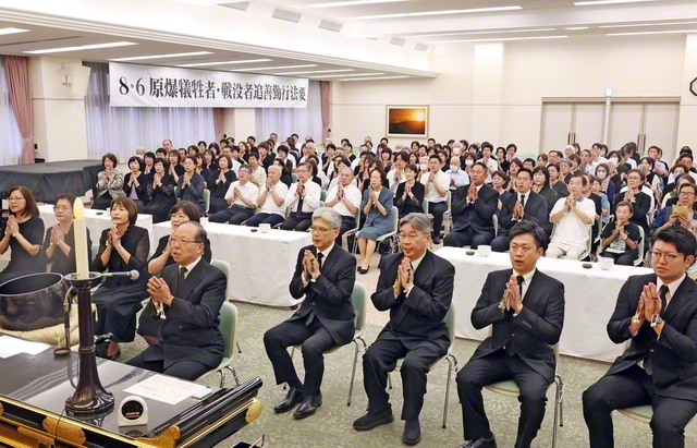 不戦の世紀への誓いを込めて厳粛に行われた「原爆犠牲者・戦没者追善勤行法要」（広島池田平和記念会館で）