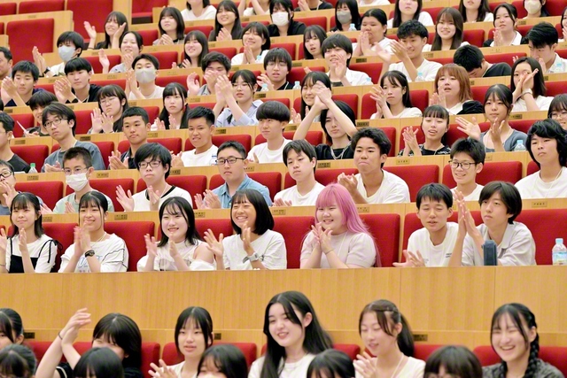 笑顔があふれた全国未来部大会。未来部歌「正義の走者」を皆で大合唱した