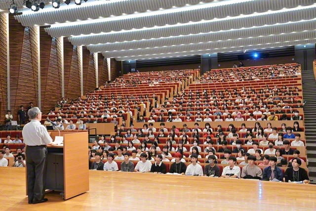 全国未来部大会には原田会長が出席し、参加者を激励した