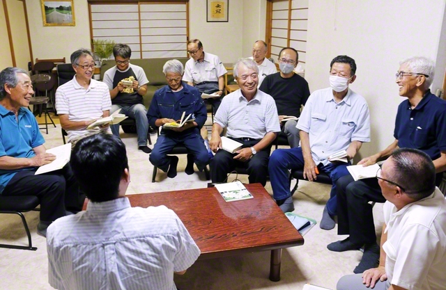 小説『新・人間革命』の感想を語り合う五戸和楽支部の集い（3日）