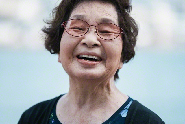 カメラを向けると「やだー」と照れる中村さん。「今は最高に幸せ」と笑った