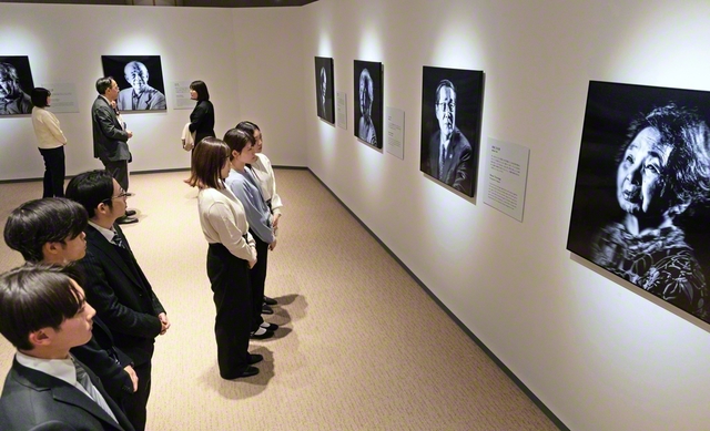 昨年3月、東京で開かれた「被爆者の肖像――80年の記憶」展。約2万人が来場し、反響を呼んだ