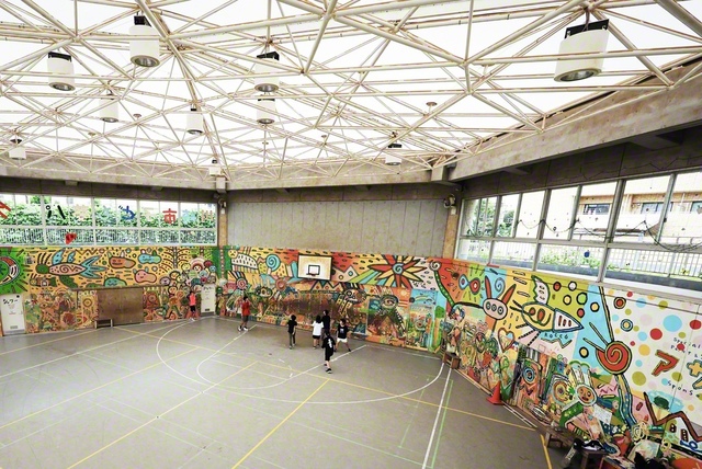 全天候型スポーツ広場“たいよう”。屋根が付いており、雨の日でも遊べる